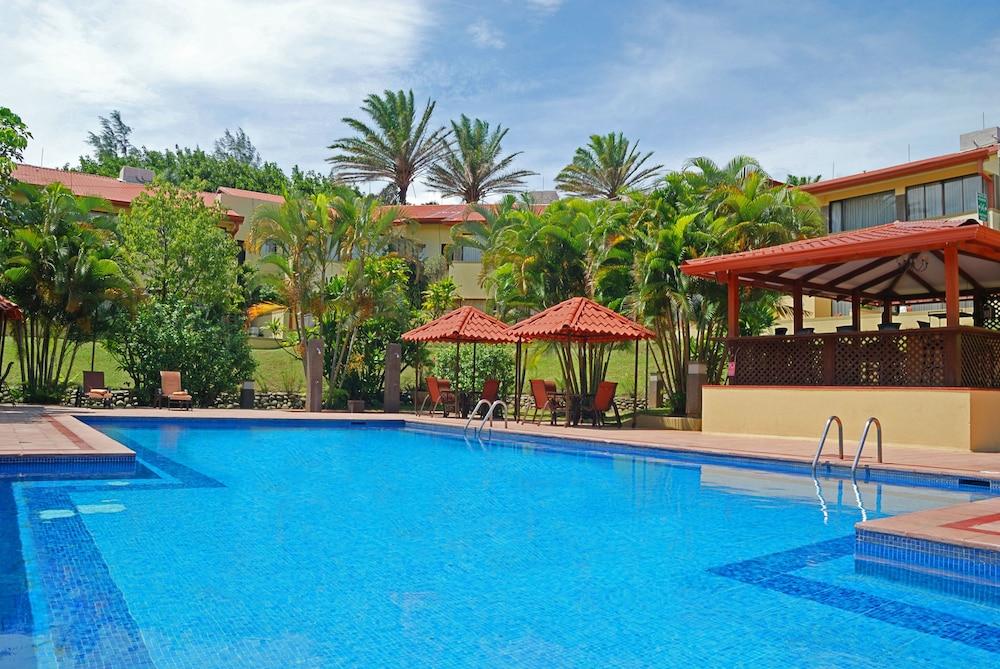 كانتري إن آند سويتس باي راديسون،سان خوسيه إيروبورتو، كوستاريكا زحليقة مائية