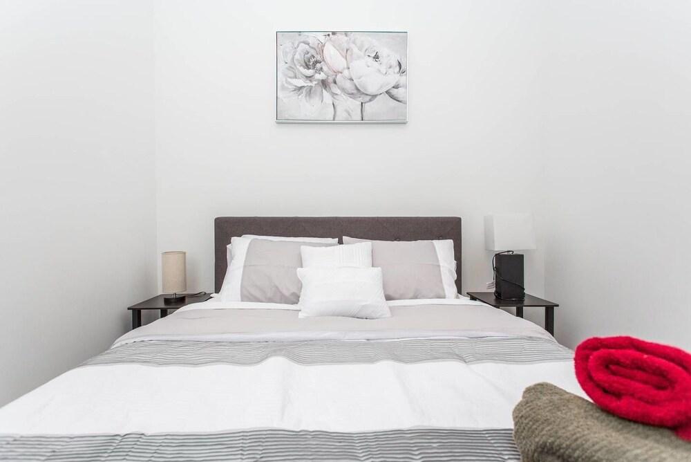 ليف لايك إيه لوكال - داونتاون 3 بد روم جيم غرفة