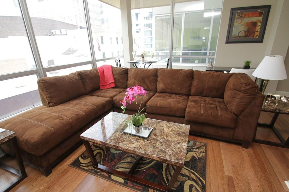 رينايسانس بروبيرتيز - 2040 ماركت ستريت غرفة معيشة