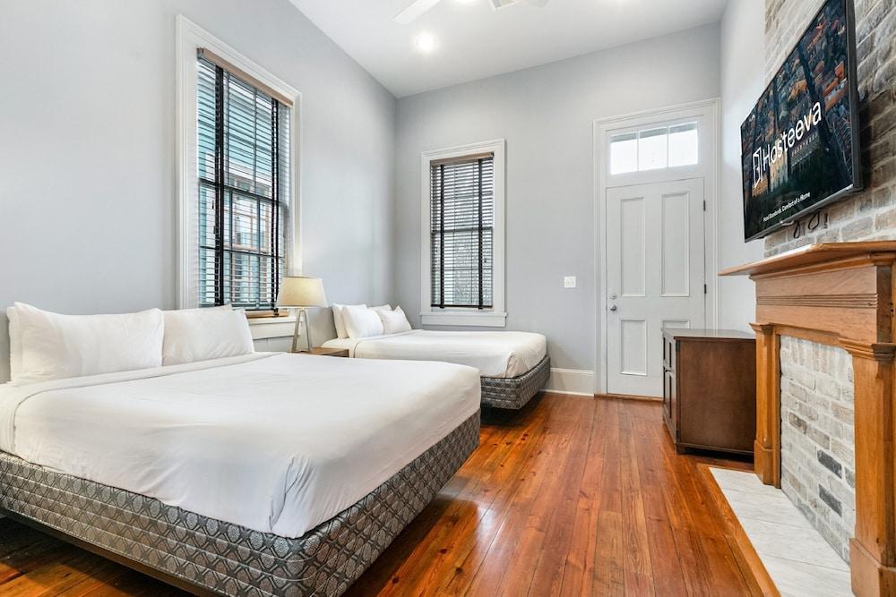 Hosteeva 2BR Steps to St. Charles Ave Room