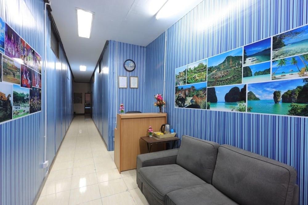 Sangwan Guest House Lobby Sitting Area