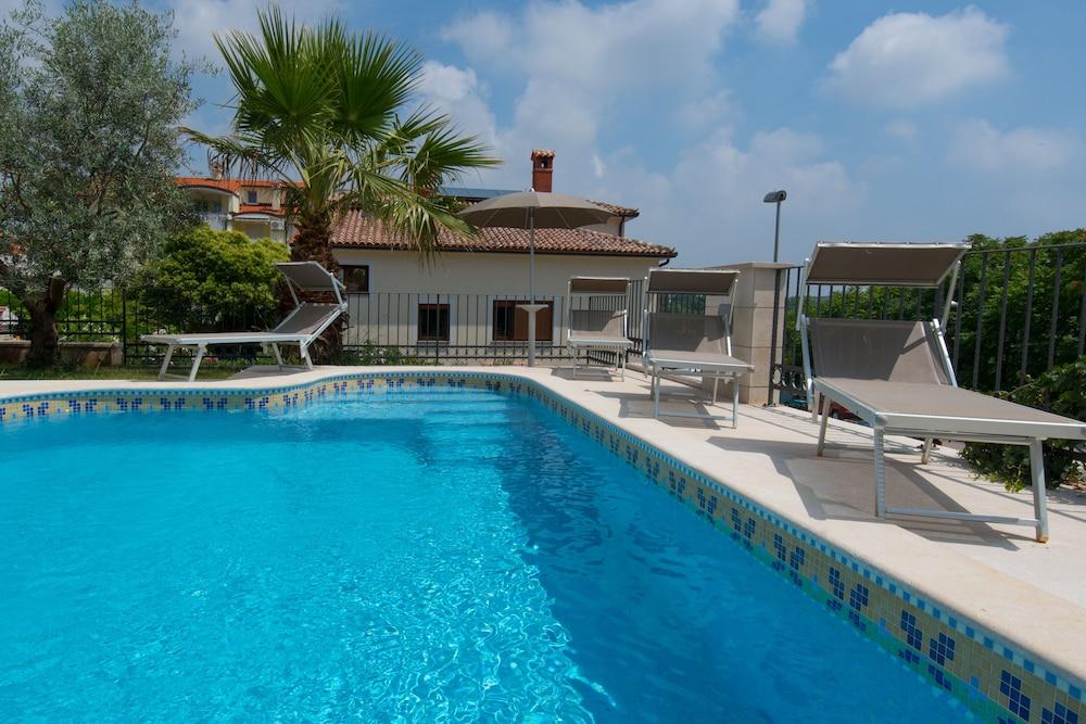 Apartments Lumare with private pool Featured Image