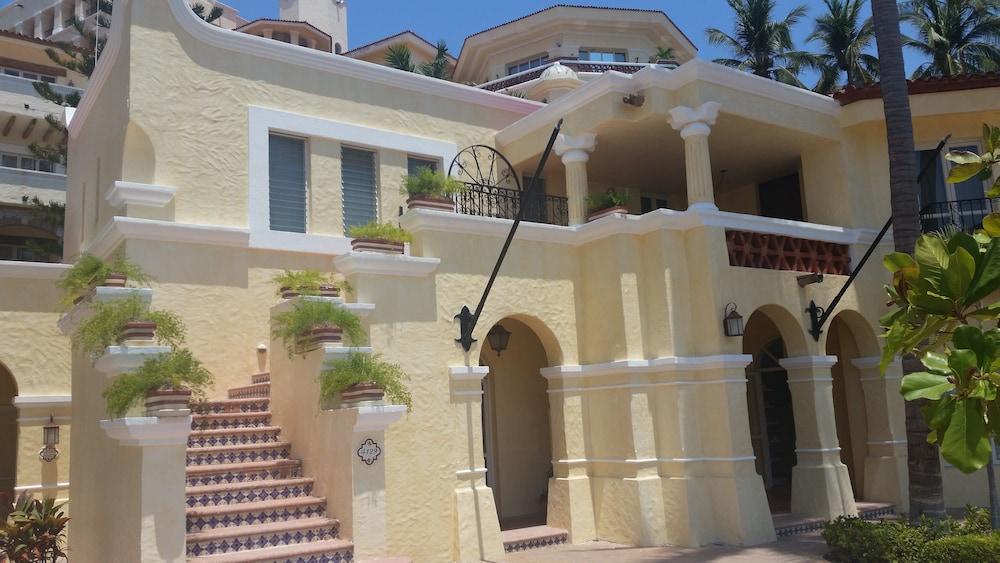 مارينا فيلاز - جراند إيسلا نافيداد