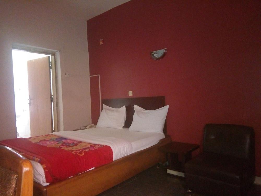 Progandy Guest House - Main Room