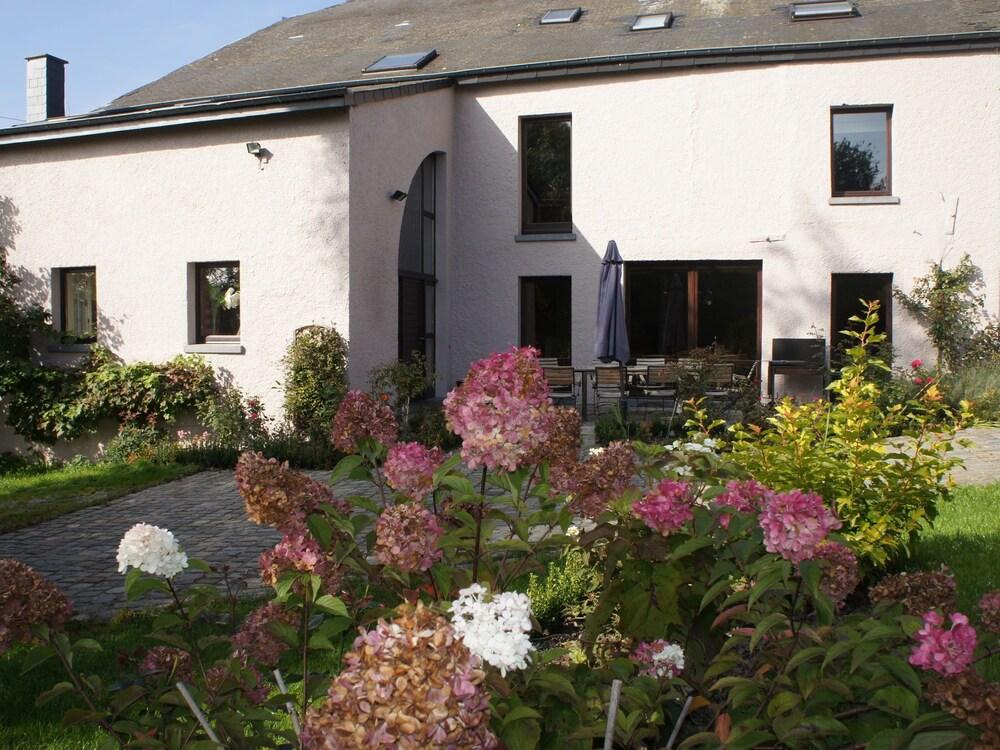 ستنينج هوليداي هوم ويذ سونا إن نيوفشاتو المنطقة الخارجية