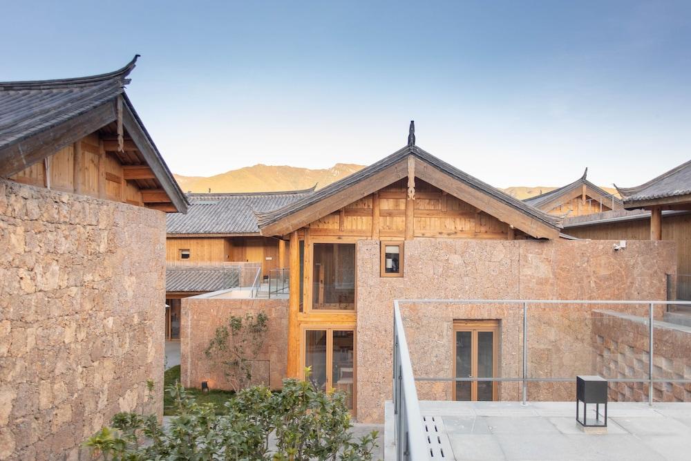 تسينجبو ليجيانج بايشا ريتريت الصورة الأساسية