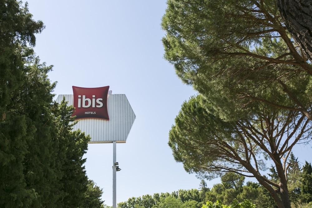 ibis Avignon Sud Exterior