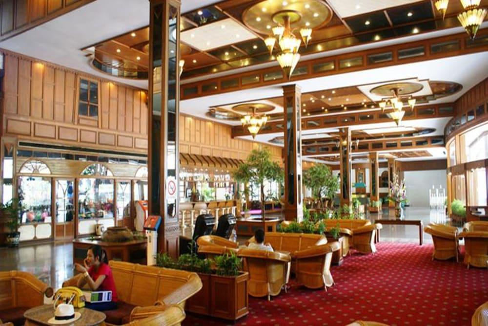 رويال توينز بالاس هوتل منطقة الجلوس في الردهة