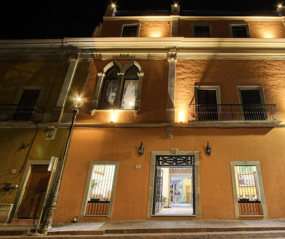 هوتل مانسون ديل سانتادور