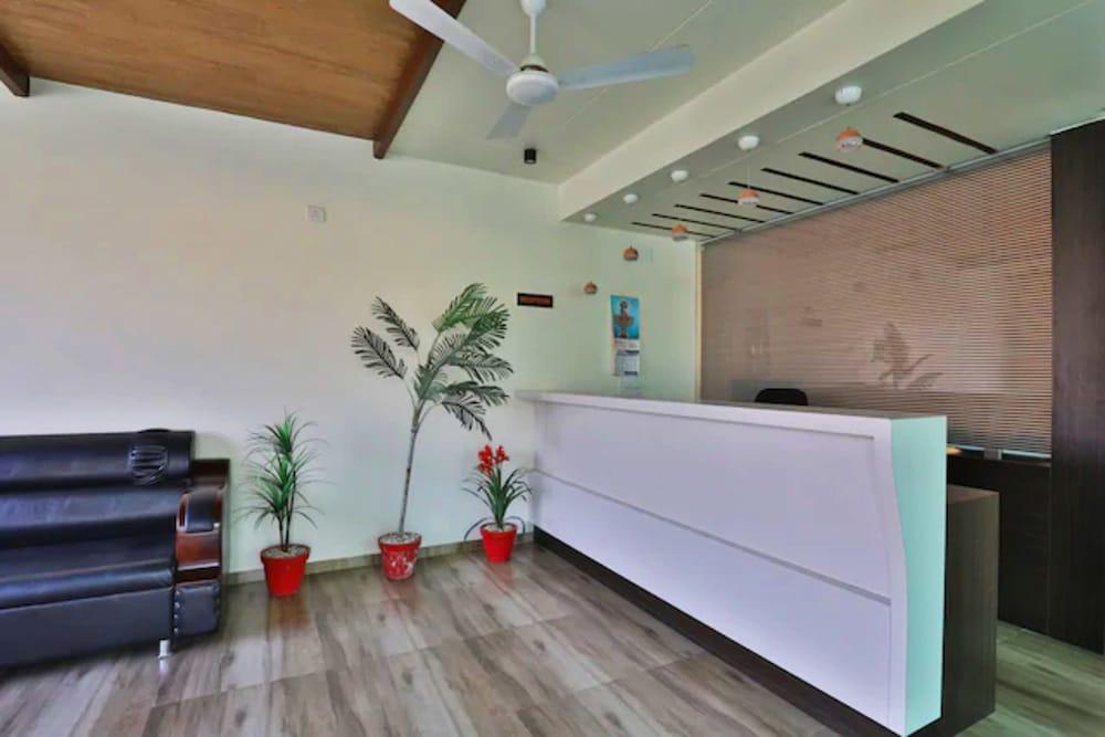 Gir Athiz Resort With Swimming Pool Reception