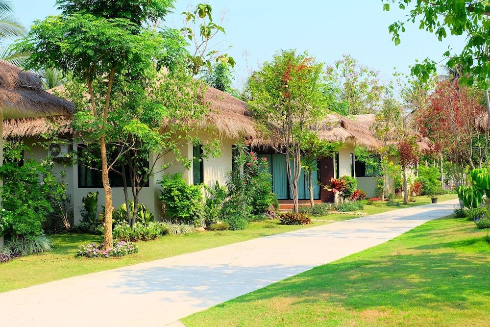 Papa's Home and Rabbit cafe Exterior
