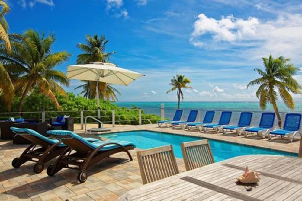 Sir Turtle Beach Villas Waterslide