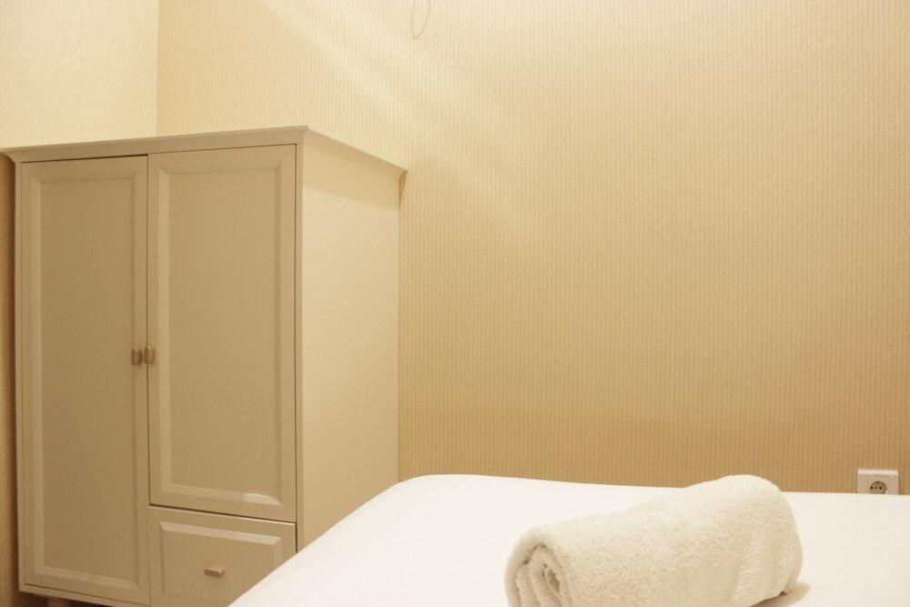 Comfy & Strategic 2BR Gateway Pasteur Apartment near Pasteur Exit Toll Interior