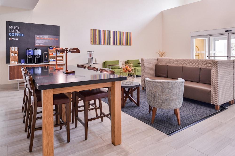 هوليداي إن إكسبرس تامبا ٕن آي-75 - يونيفيرسيتي أريا باي آيتش جي المنطقة الخارجية