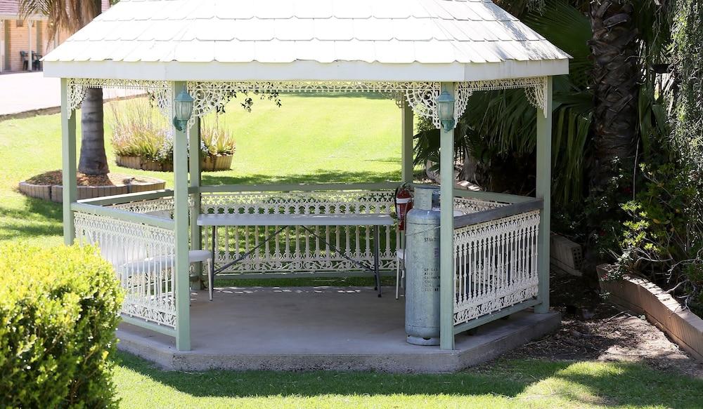 بورك آند ويلز موتور إن منطقة شواء/نزهات