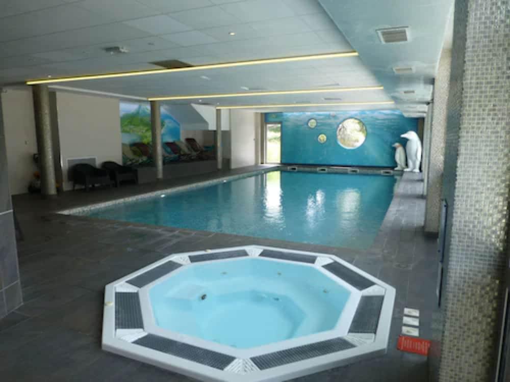 Best Western Aquakub Waterslide