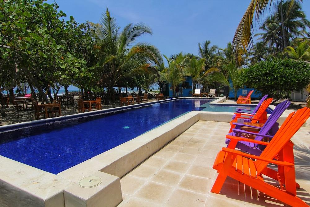 بلو مانجو بيتش هوتل