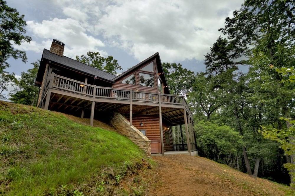 Treasure In The Trees Exterior
