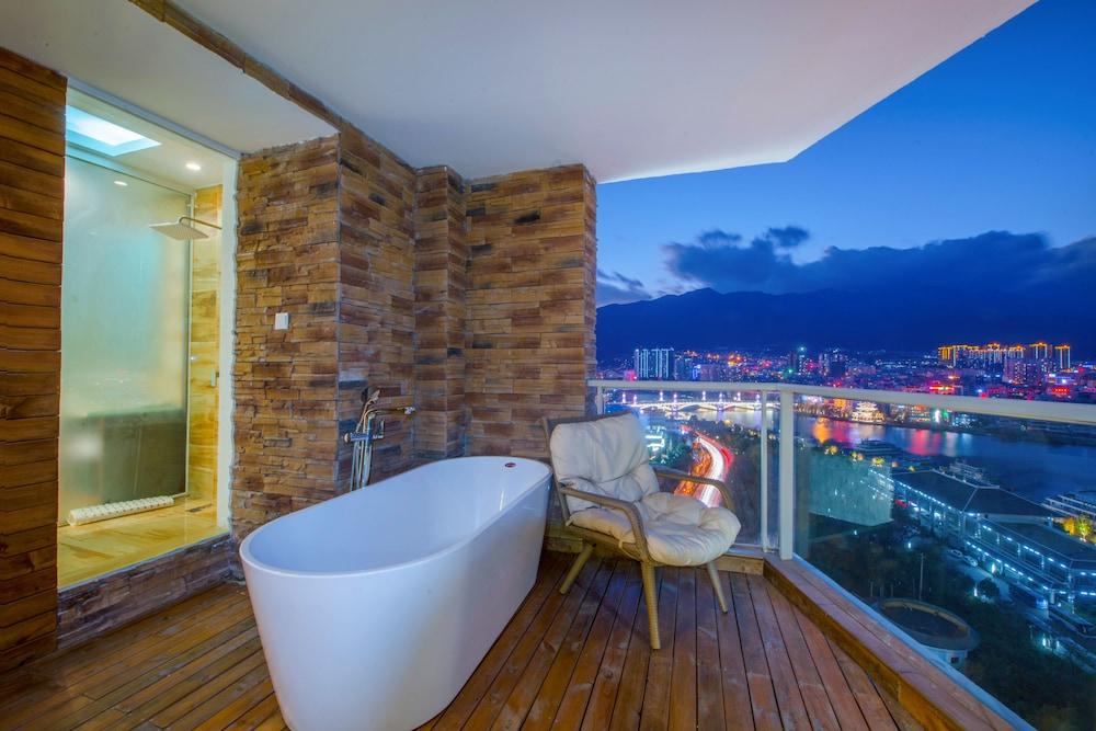 سكاي ليني سيفيو هوليداي إن دالي حمام