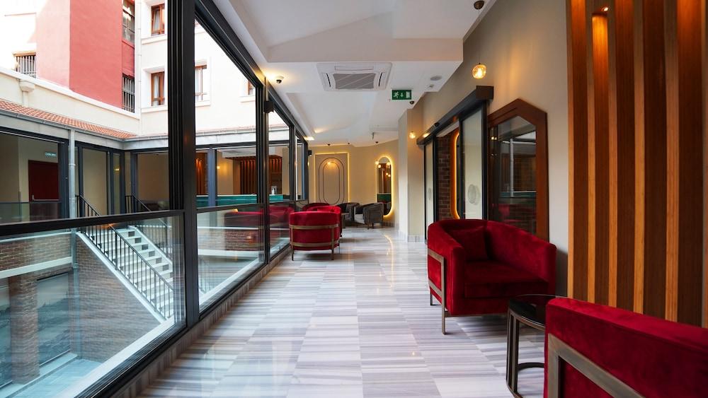 Grand Sirkeci Hotel Lobby