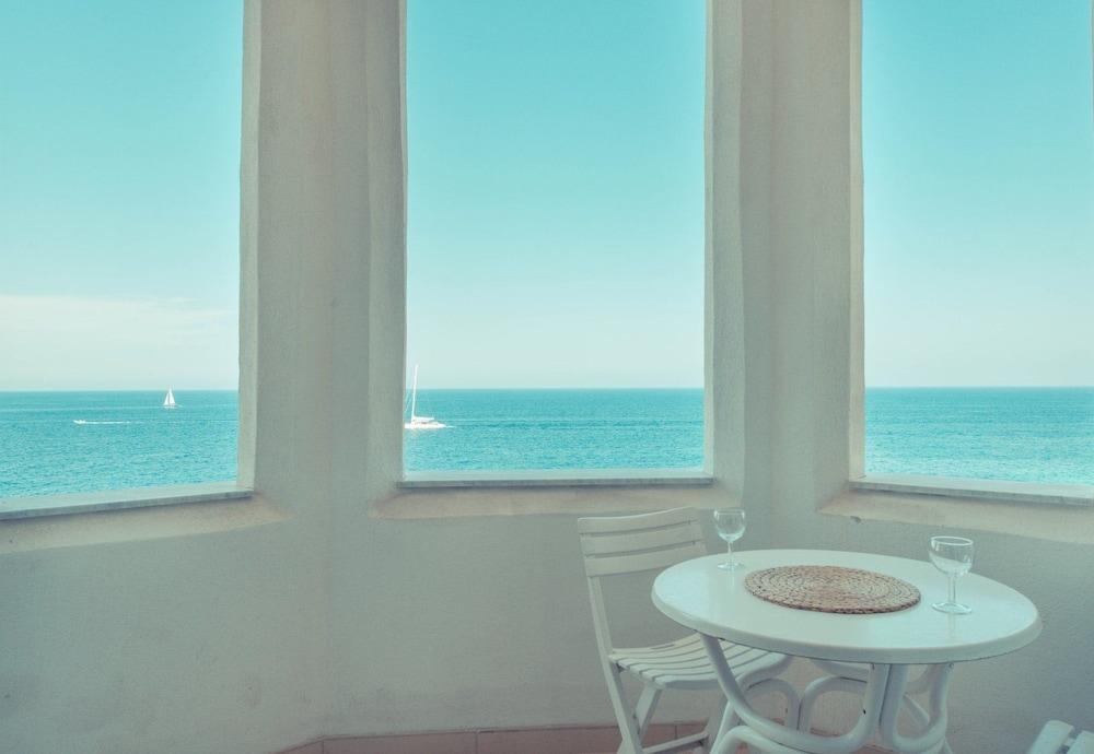 Seafront Apartment in Sliema wt Breathtaking Views Featured Image