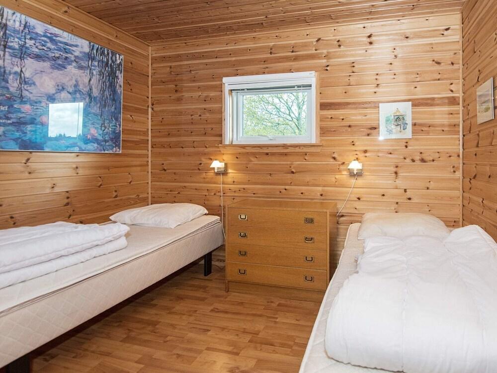 4 بيرسون هوليداي هوم إن غريندستيد غرفة