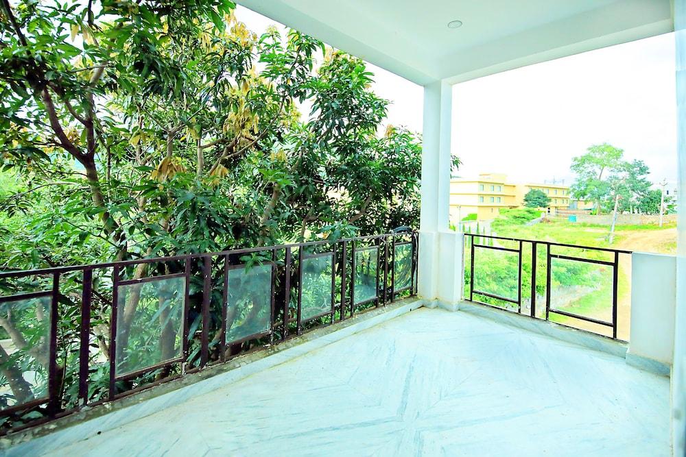 رانج بهاوان إن - إيه ليك فيو هوتل الردهة