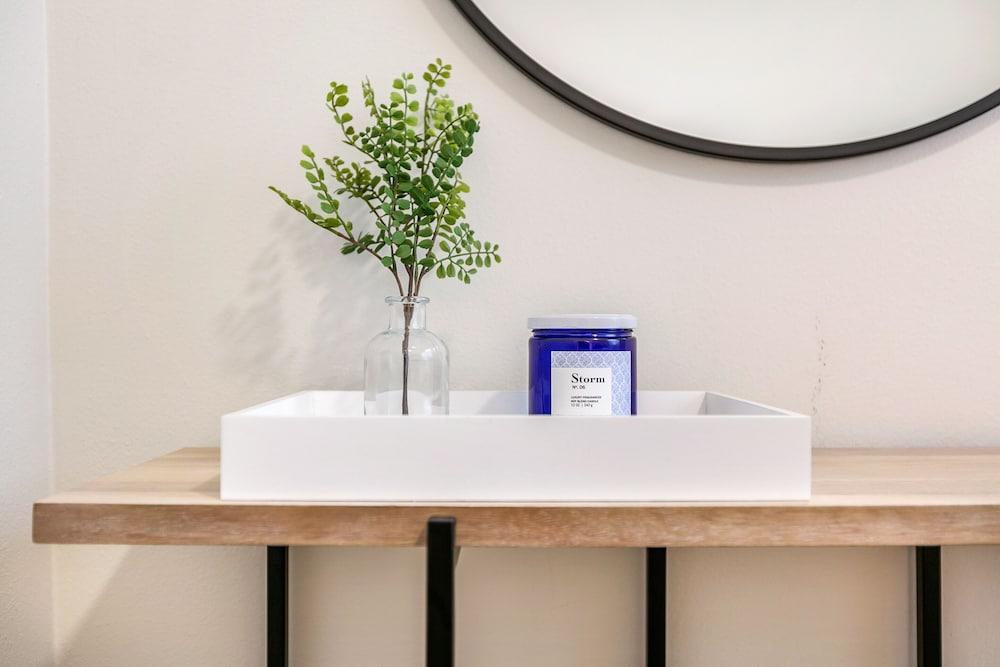 Hosteeva 3BR Steps to St. Charles Ave Interior