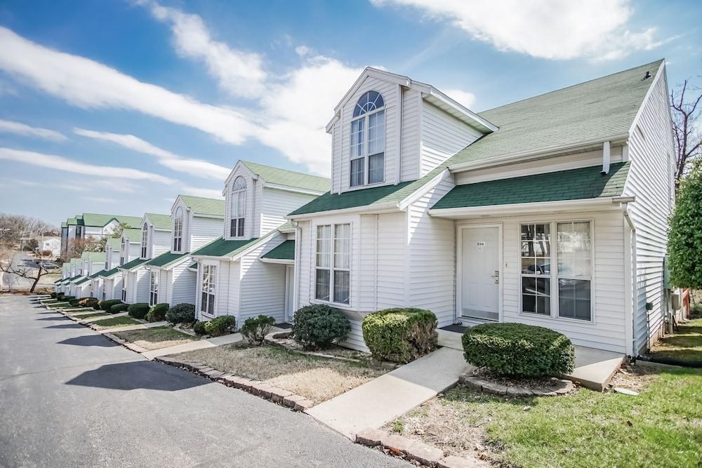 ذا تاون هاوسز