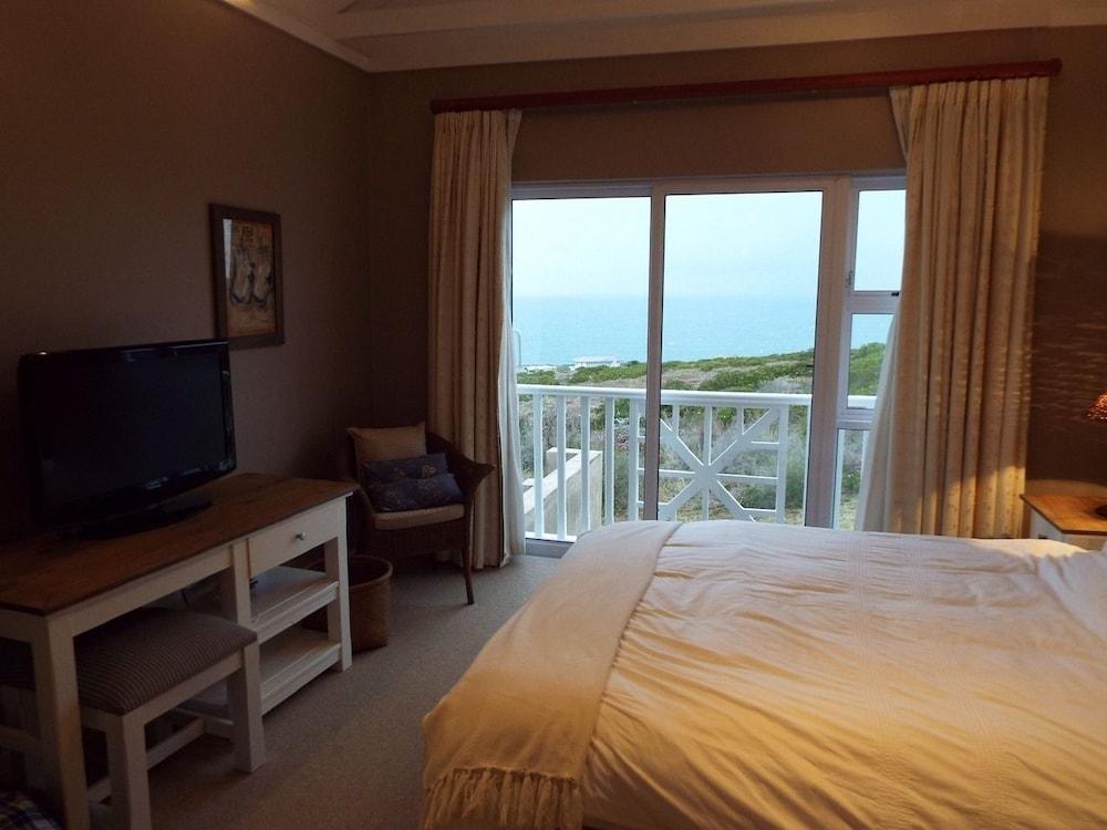 Pinnacle Point Pool Lodge Room