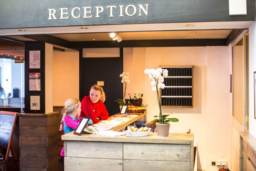 لانجلي أوتيل لو بوتي برنس منطقة الاستقبال