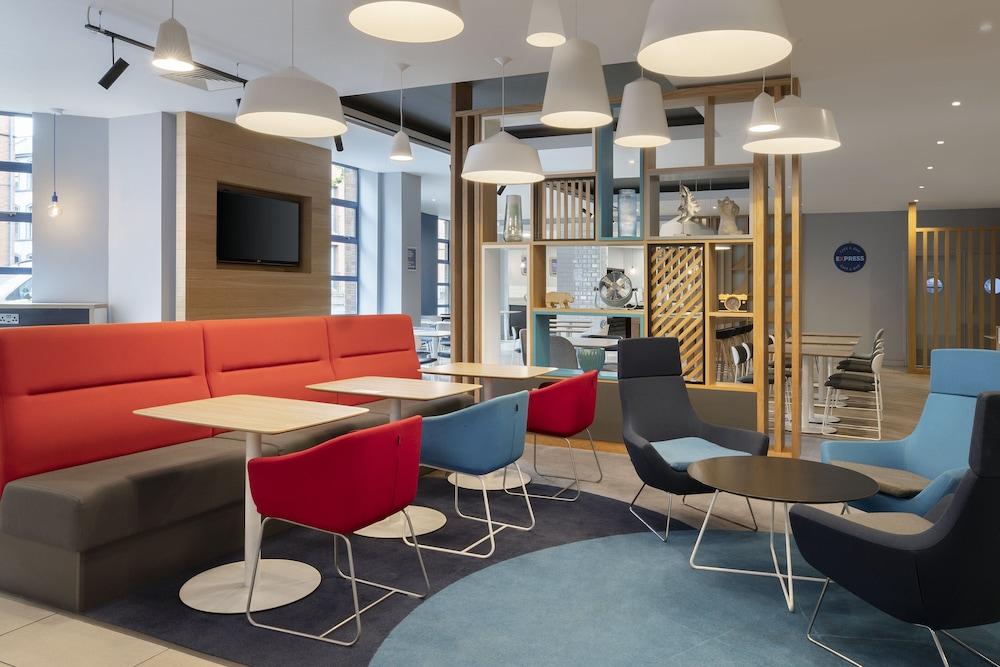 هوليداي إن إكسبرس ب ل فاساتس تي يماي ايتش جي منطقة الجلوس في الردهة