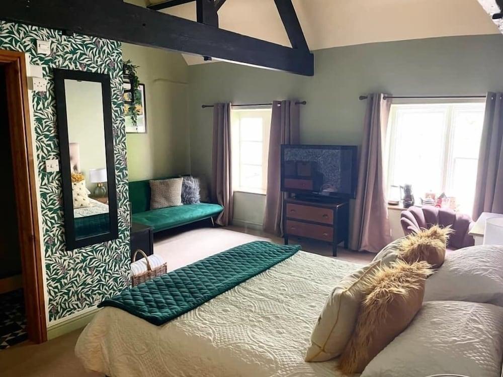 The Cross Keys Room