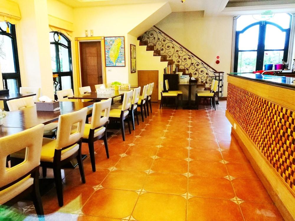 Bora Bora Bed and Breakfast Lobby Sitting Area