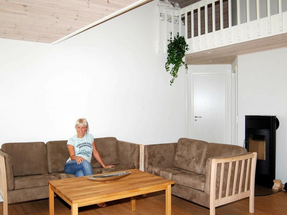 إليجانت هوليداي هوم إن أابينرا ويذ سونا