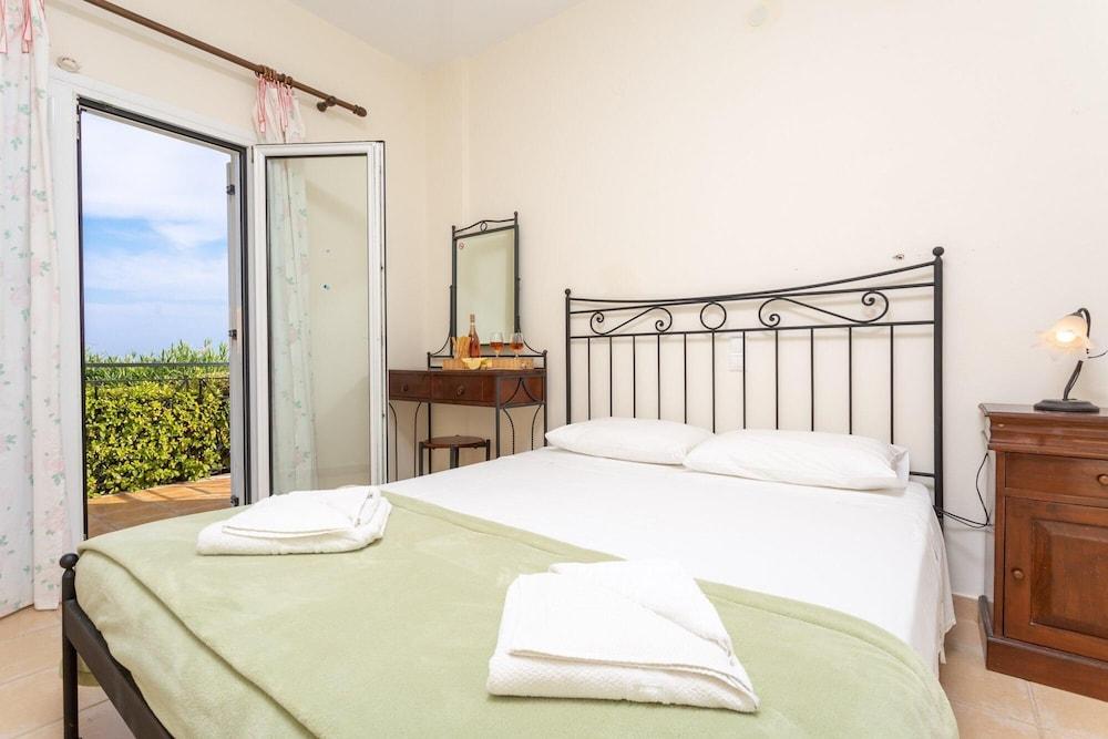 Skala Villa Green Large Private Pool Walk to Beach Sea Views A C Wifi - 2825 Room