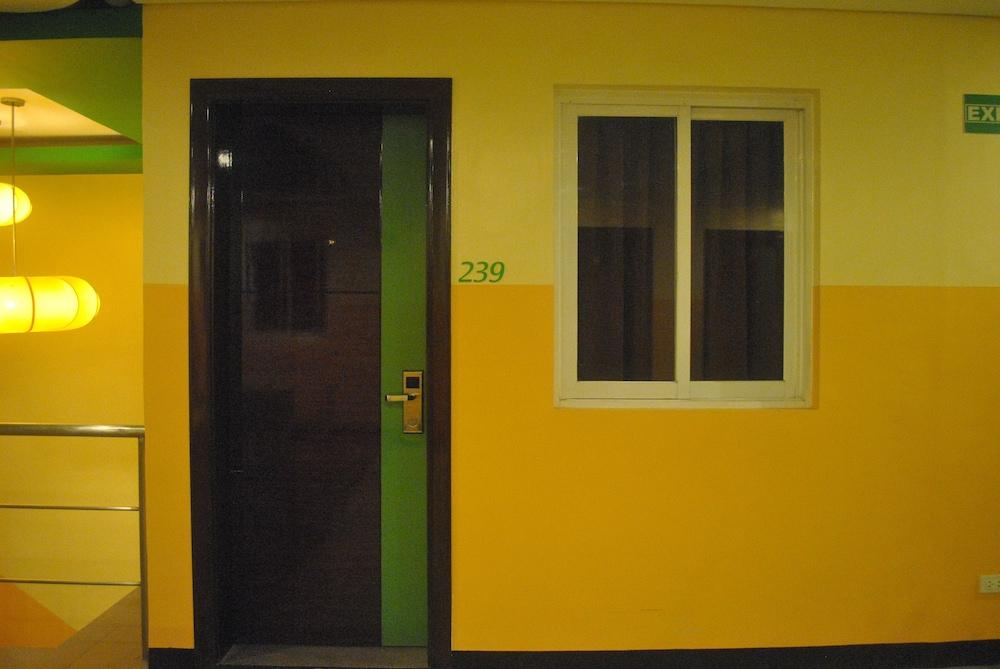 Go Hotels Tacloban Exterior