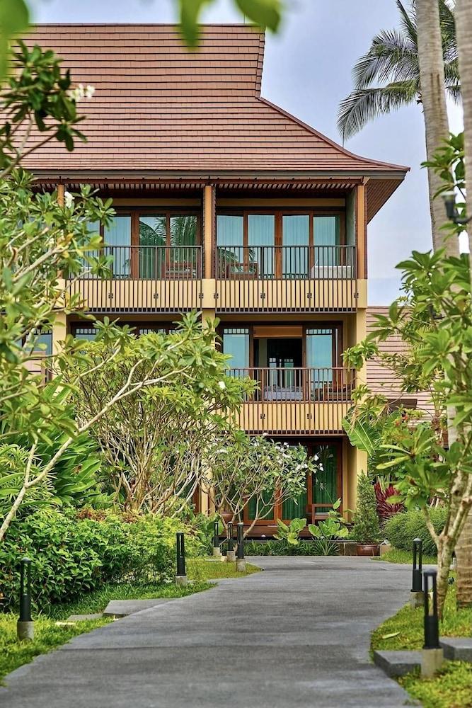 Khanom Beach Resort & Spa Exterior