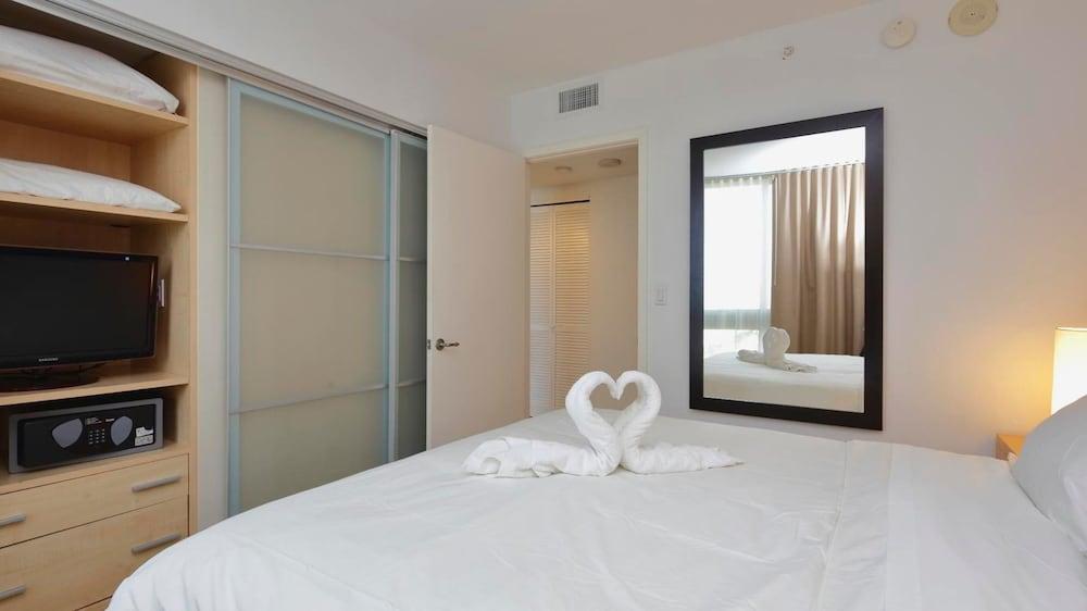 1 BR Ocean View at Marenas by Airpads Room