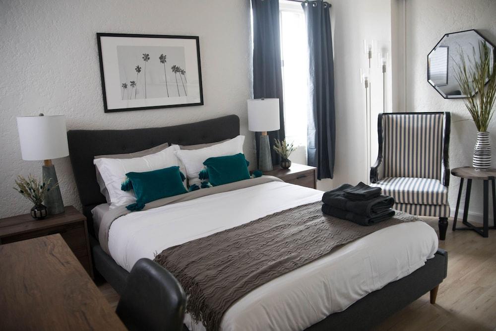 Charming Studio in Beverly Boulevard! Sleeps 2! Room