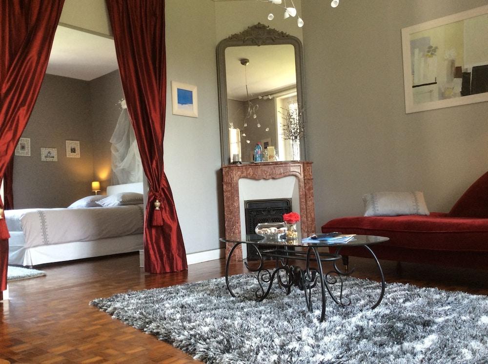 لو كلو ديه بومييه غرفة ضيافة