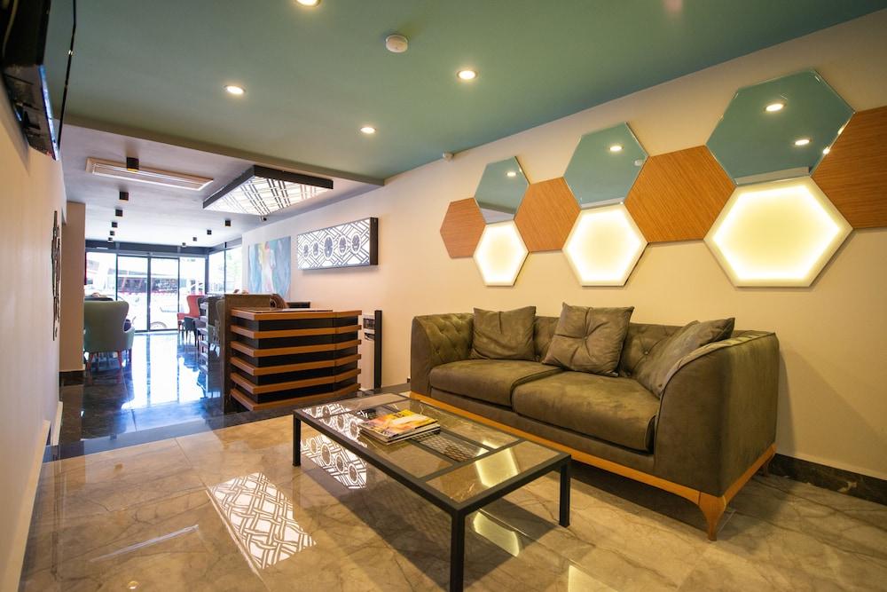 Big Point Hotel Lobby Sitting Area