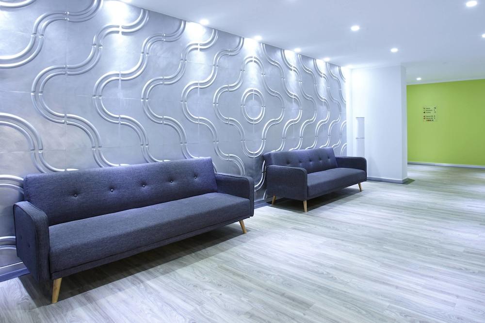 هوتيل بلونر سي باي توليب إن منطقة الجلوس في الردهة