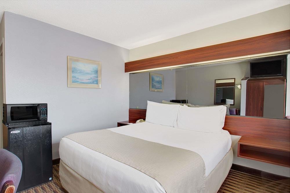 ميكروتيل إن باي ويندام مورفريزبورو غرفة