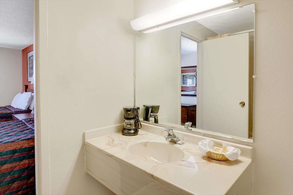 دايز إن باي ويندام إلك غروف فيليدج أوهار أيربورت ويست حمام