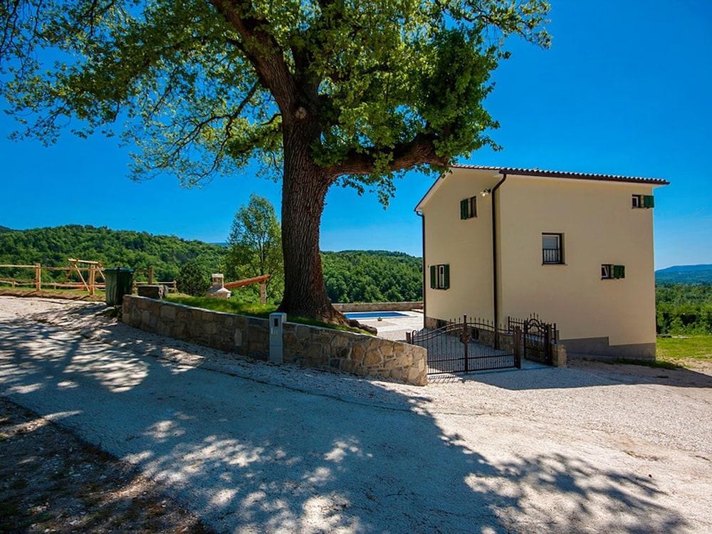 Well Maintained Villa With Private Pool, Large Garden and Partly View of the Kvarner Gulf Exterior