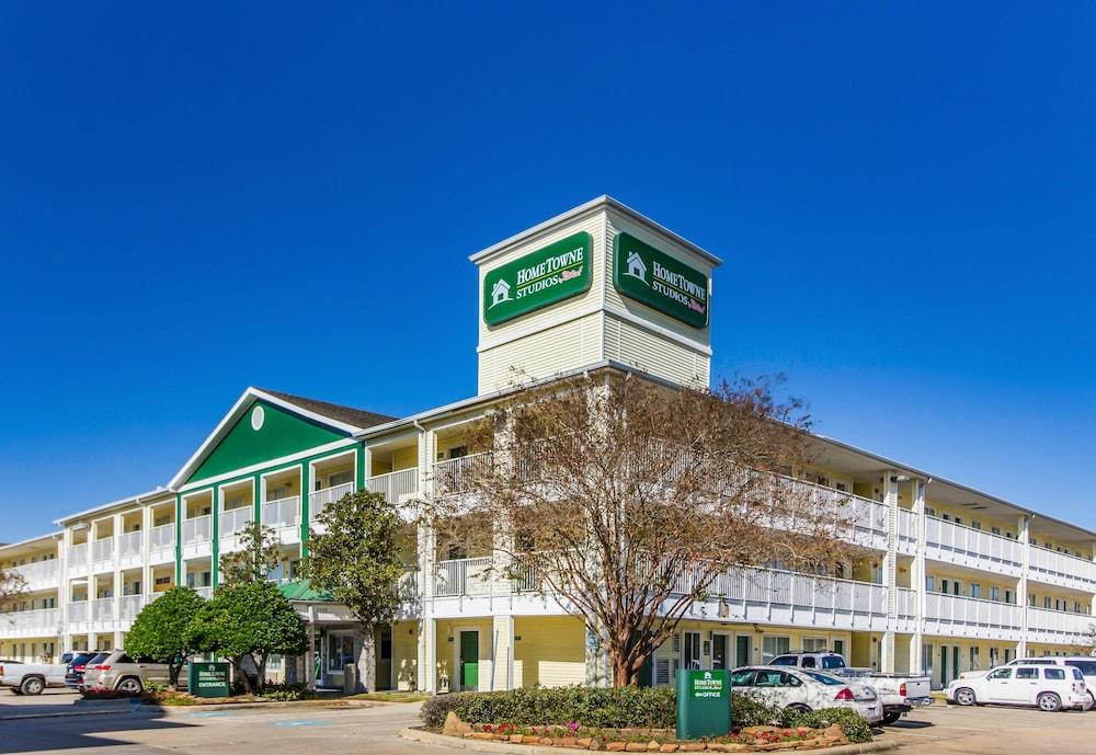 HomeTowne Studios by Red Roof Houston - West Oaks/ Energy Corridor Featured Image