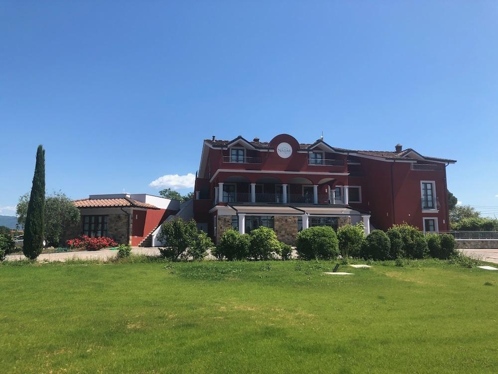 فيلا نادار هوت ل بي آند بي الصورة الأساسية