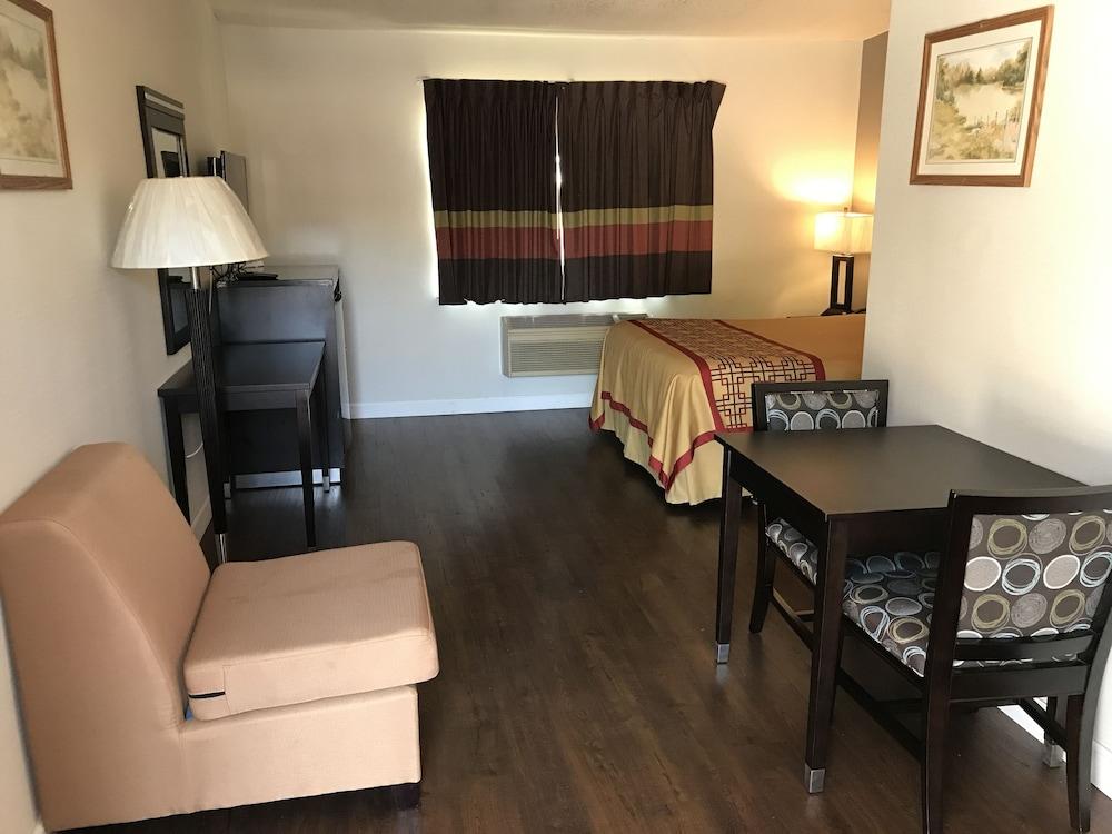 Manhattan Inn & Suites - LAX Room