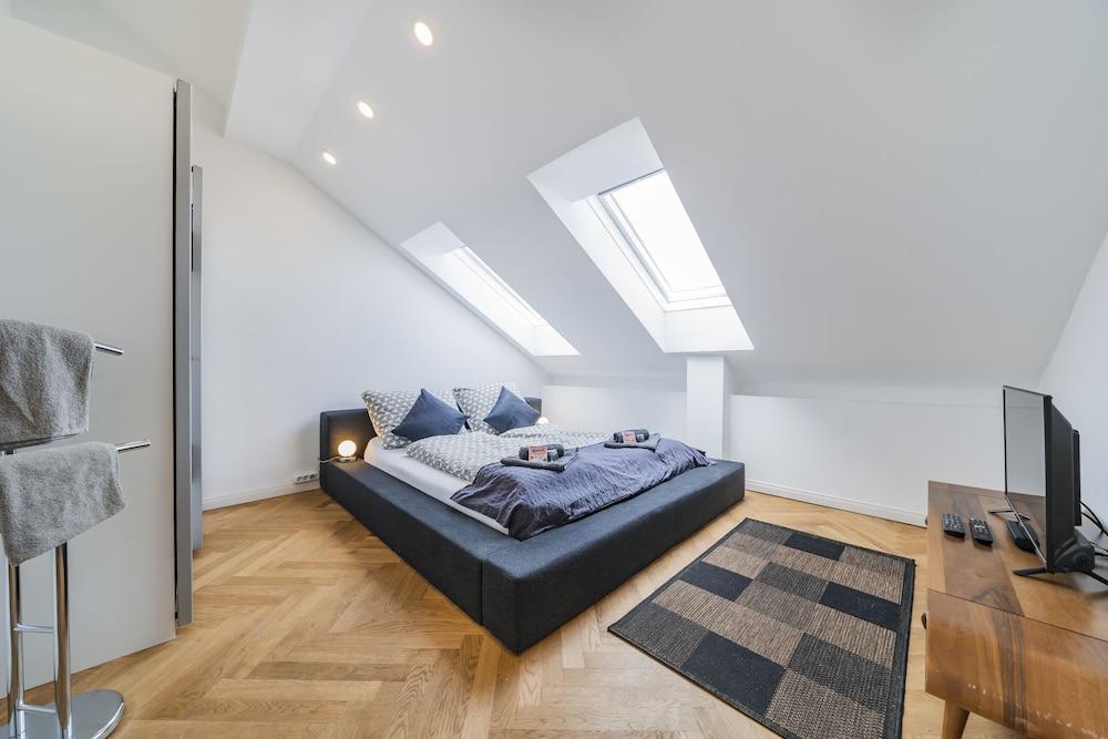 100 سكوير ميترز ويذ تيراس دانوبي إيه سي - نتفليكس 3 بد روم غرفة